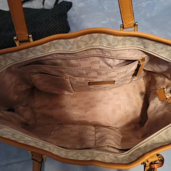 Purses - Picture 5 of 5